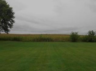 1102 Cherry St, Bartelso, IL 62218