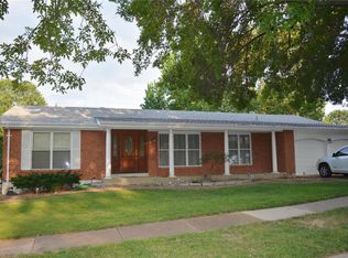 2714 Cathedral Dr, Saint Louis, MO