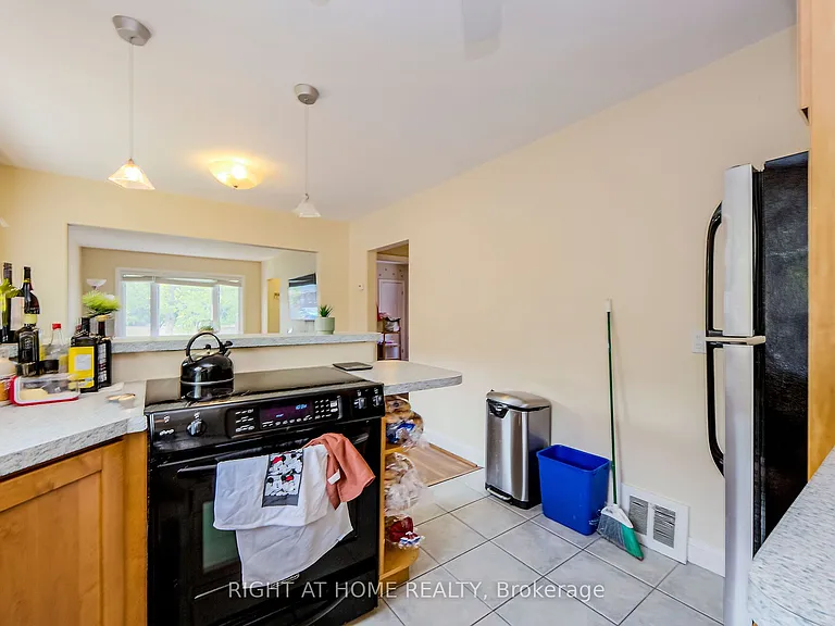 32 Florens Ave — Photo 15