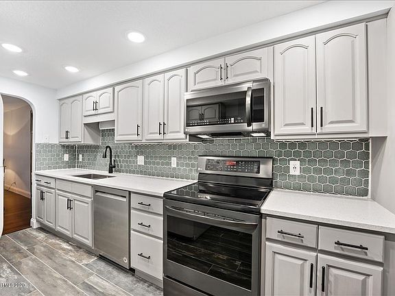 5th image of 520 Palm Springs Blvd APT 607