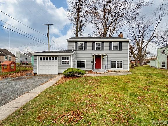 2nd image of 2403 Lakewood Ave