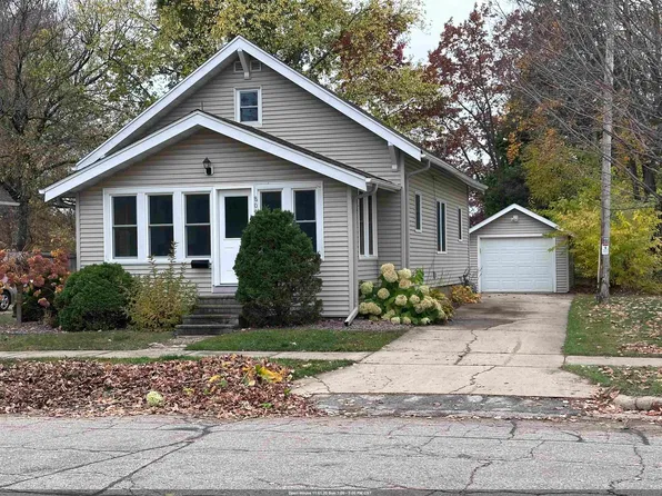 809 S River St, Shawano, WI 54166