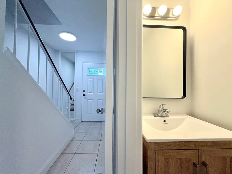 413 N Cypress Dr — Photo 9