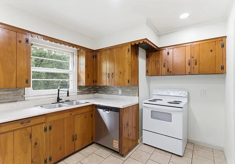 1415 Creekwood Dr — Photo 5