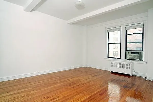 Rented by Bank Neary | media 2