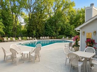 205 Acorn Dr, Streamwood, IL 60107