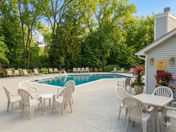 205 Acorn Dr, Streamwood, IL 60107