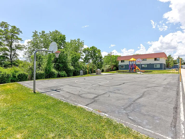 Sunset Ridge Apartments — Photo 18