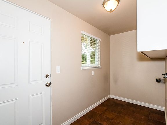 4th image of 3538 Oas Dr W