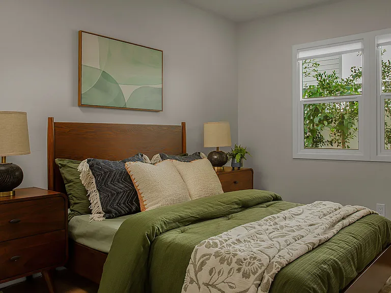 2046 S Burnside Ave — Photo 37