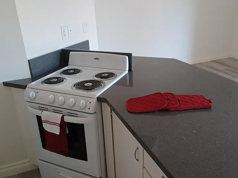 Huntington Garden Apartments — Photo 37