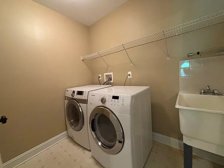 48 Weaver Dr #48 — Photo 35