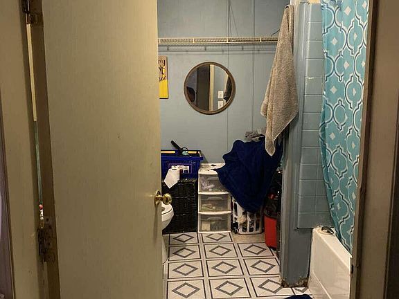 5th image of 3072 S Lake Dr