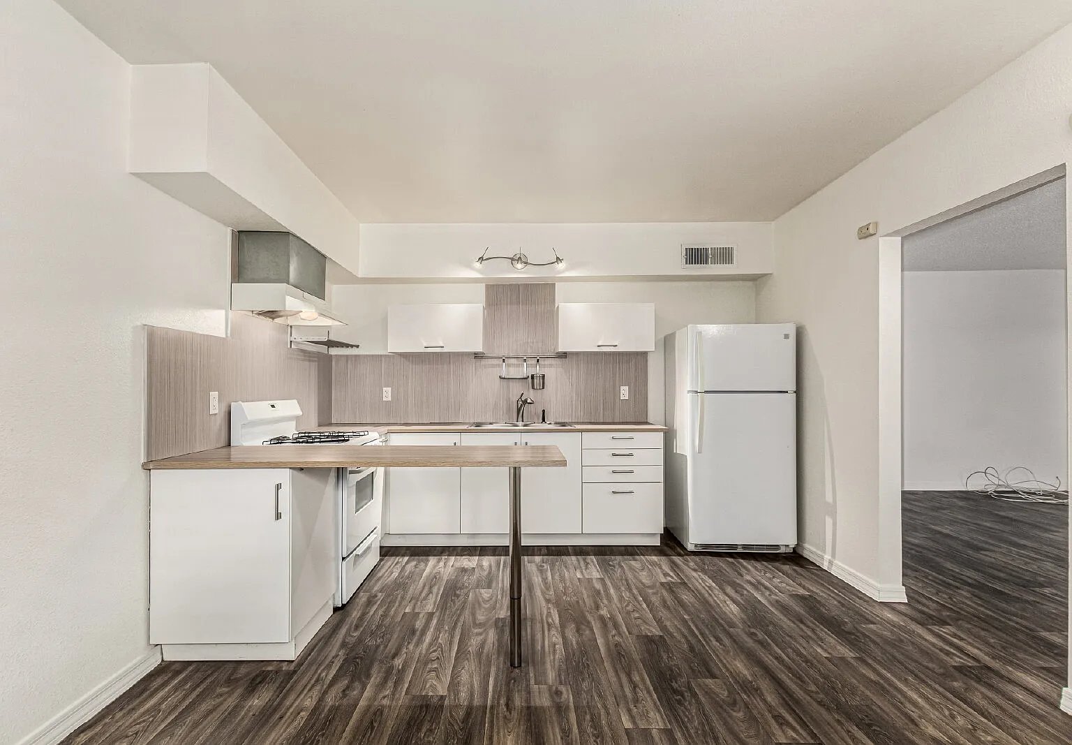 2 bed, 2.0 bath, 950 sqft, $1,399 — Photo 1