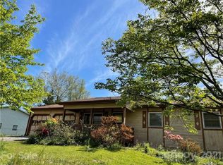 93 Sycamore Cir, Hendersonville, NC 28791