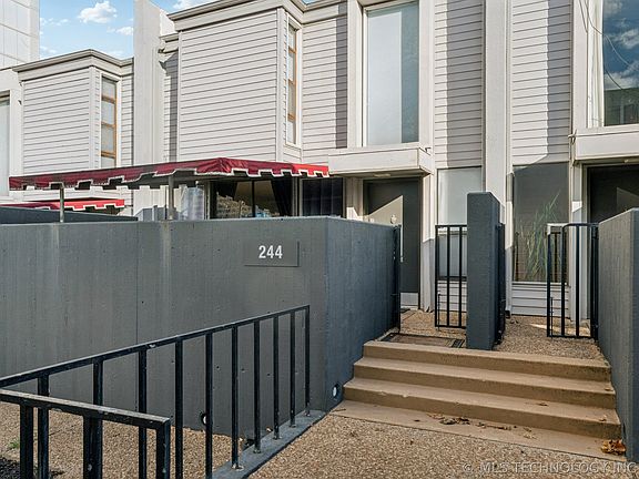 3rd image of 410 W 7th St Unit 244