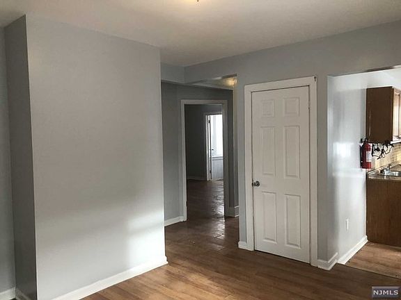 4th image of 15 William St APT 3