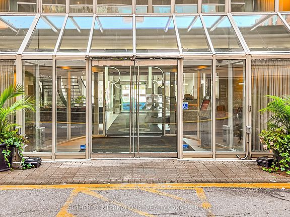4th image of 323 Richmond St E #224