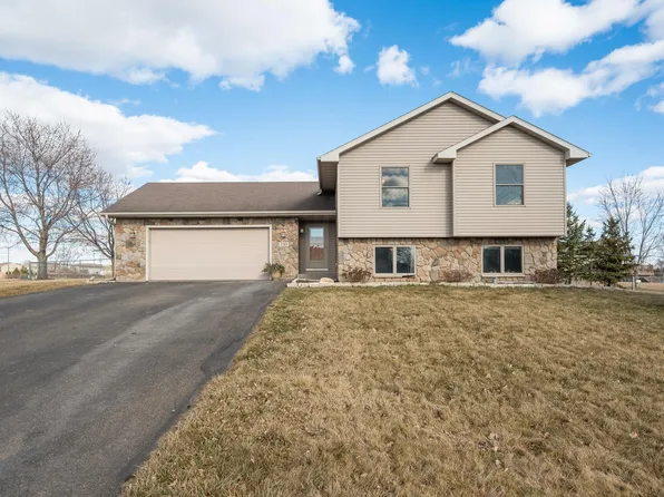 710 Robert Phillip Pl, Roberts, WI 54023