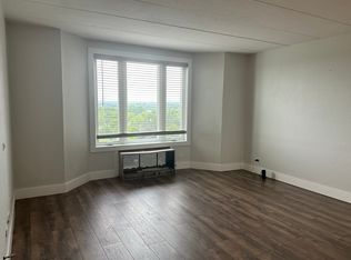 1 One Renaissance #804, Palatine, IL 60067