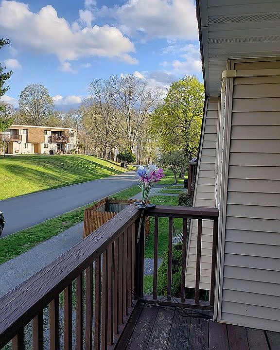 1st image of 410 Vista On