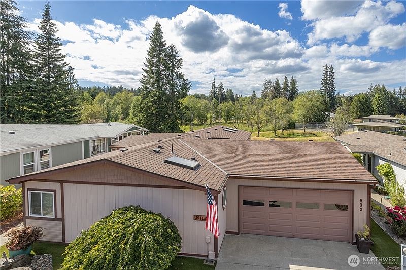 3rd image of 532 NW Silver Glen Lane