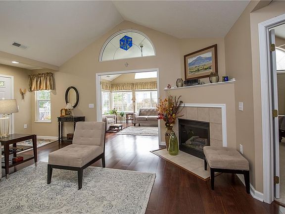 3rd image of 9747 Eagle Ln
