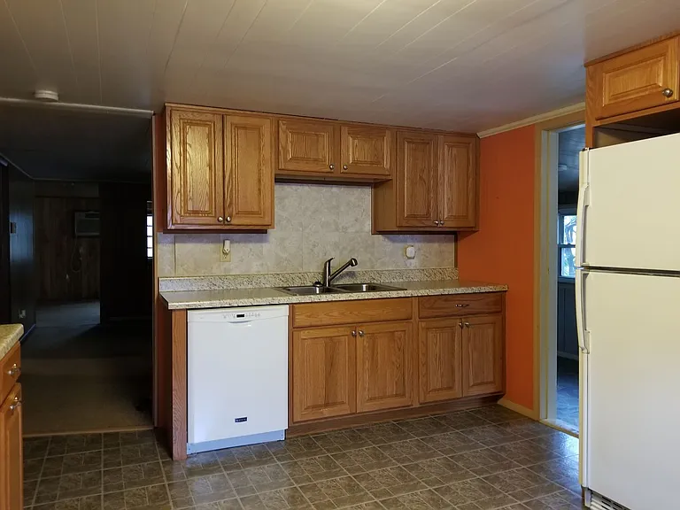4603 Spruce Rd — Photo 4