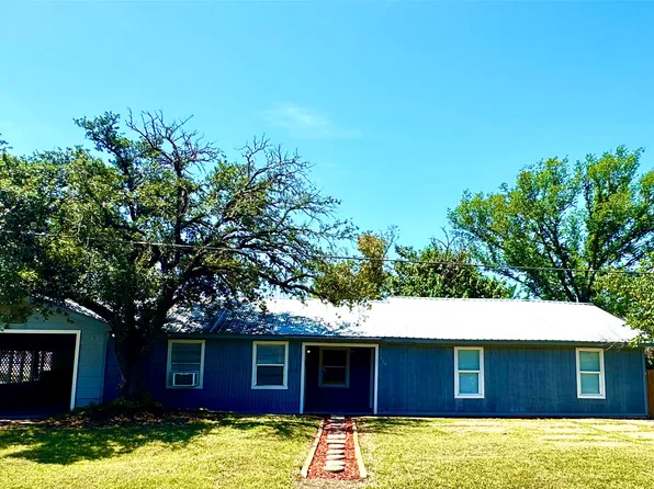 704 W Brazos St, Groesbeck, TX 76642