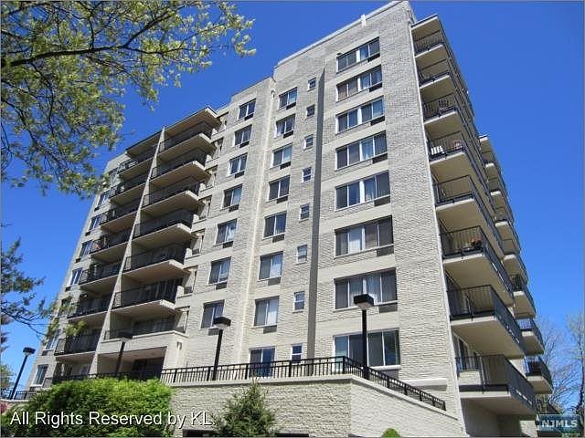 1st image of 1 Wall St APT 1B
