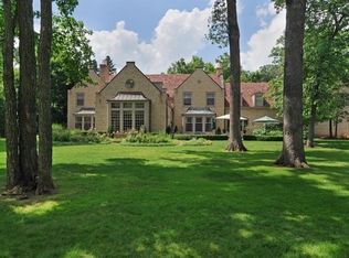 581 Crab Tree Ln, Lake Forest, IL 60045