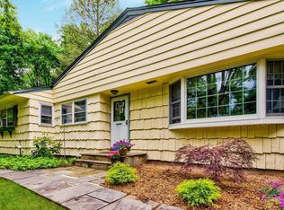 24 Fort Salonga Rd, Northport, NY 11768