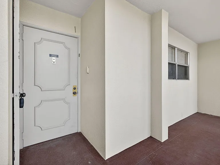 3590 Via Poinciana #202 — Photo 11