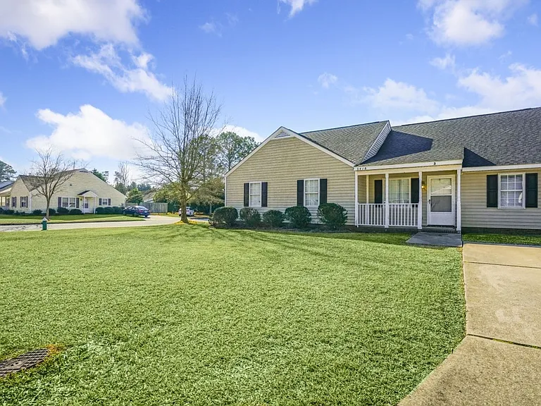 3418B Pear Tree Ct NW — Photo 4