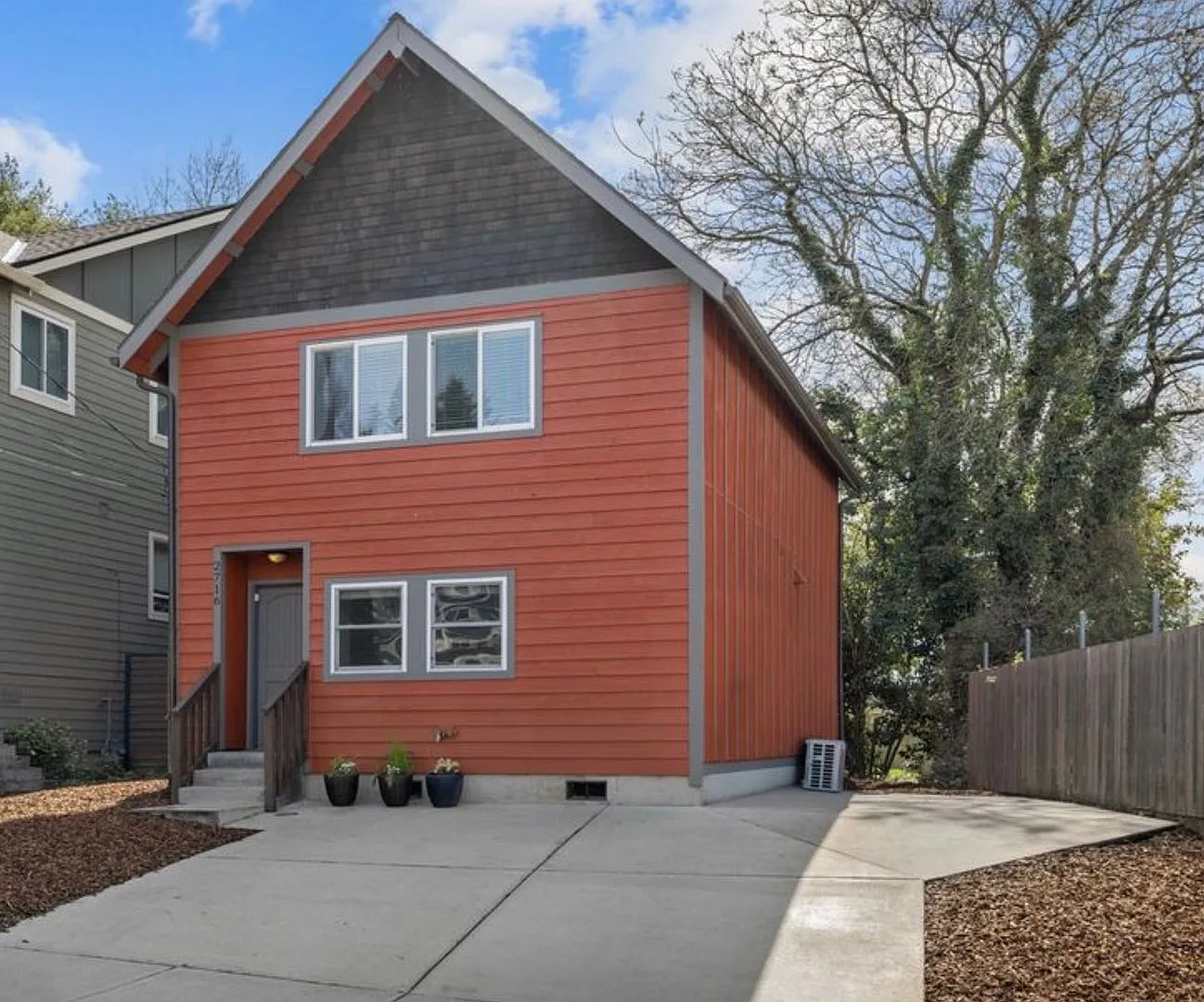 Beautiful 3-Bedroom Milwaukie Home Wood Floors & Tons Of Character! — Photo 1