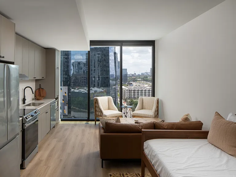 Emmi Midtown — Photo 25