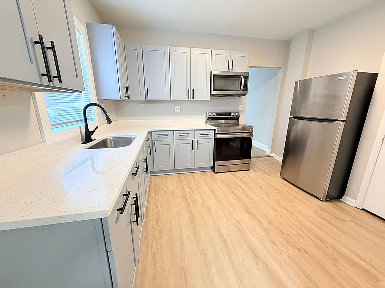 1132 N Oxford St — Photo 8