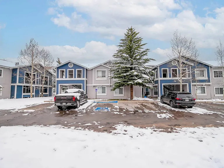 Blue River Apartments — Photo 42
