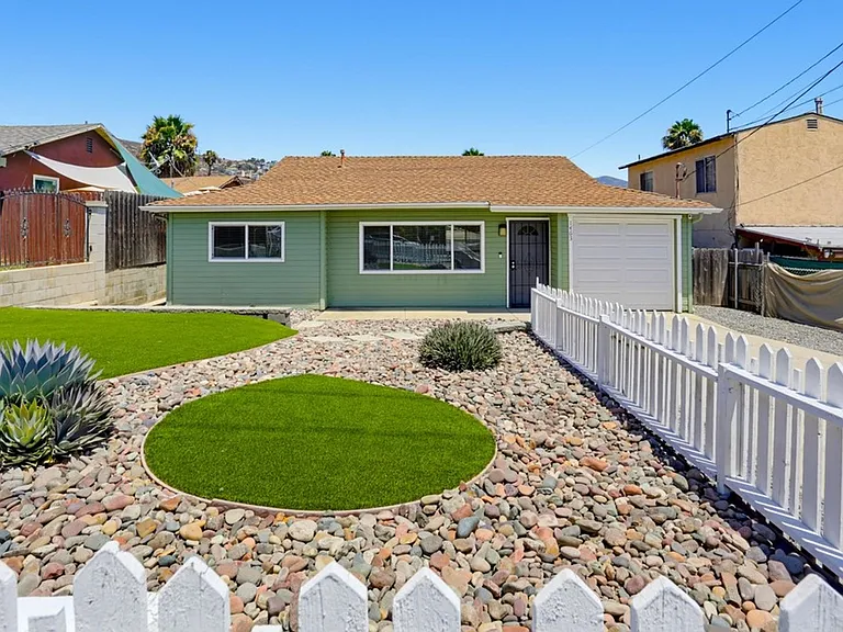 1463 Sweetwater Ln — Photo 2