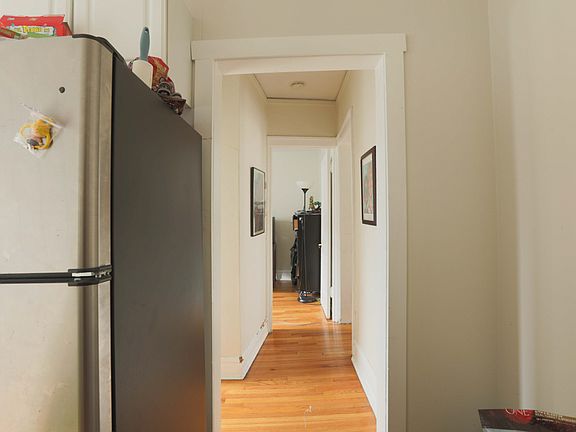 5th image of 837 W Cornelia Ave #N4