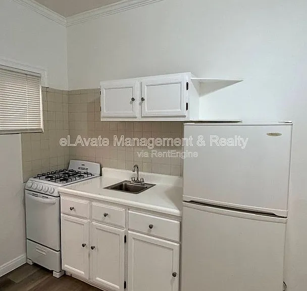819 Irolo St — Photo 4