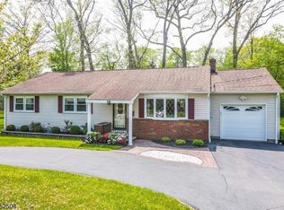 16 Starlight Rd, Oak Ridge, NJ 07438