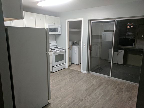 Kitchen & Slider to porch