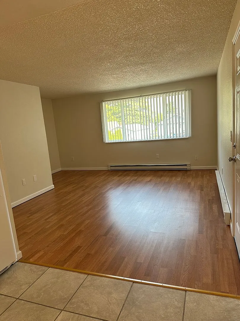 313 West Woodworth Street — Photo 2