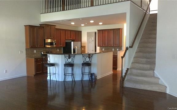 5th image of 4821 Fonthill Ln