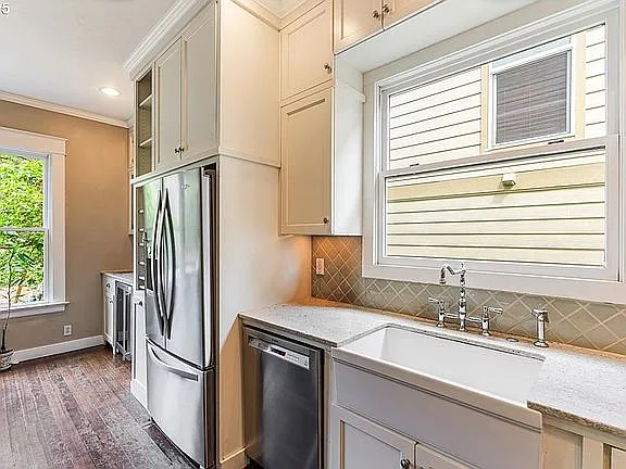 3425 S Corbett Ave — Photo 16