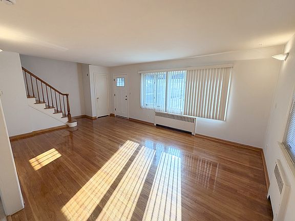 3rd image of 525 Chestnut St