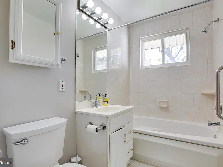 502 N Mansfield St — Photo 18