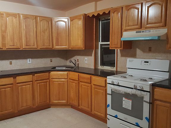 2nd image of 11916 146th St