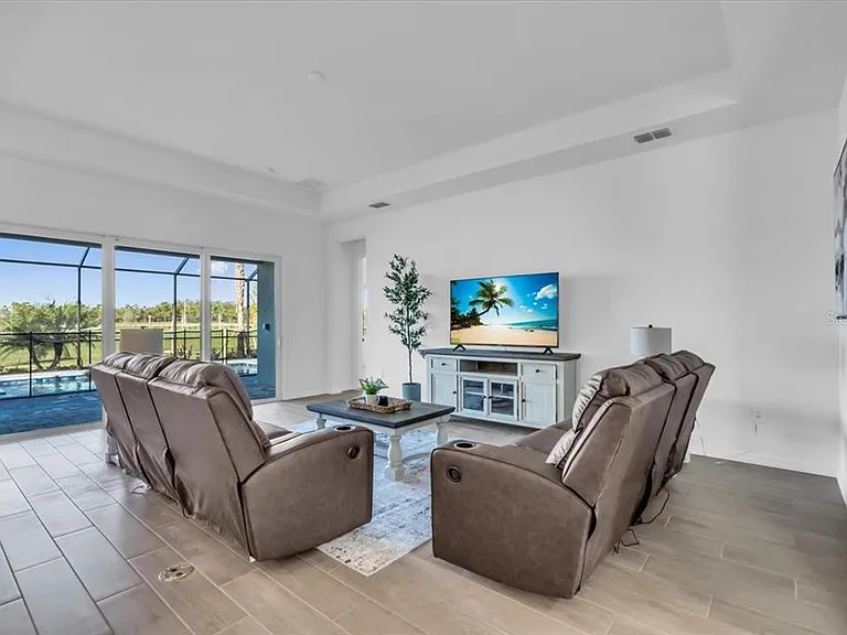 5522 Lightning Whelk Ln — Photo 9